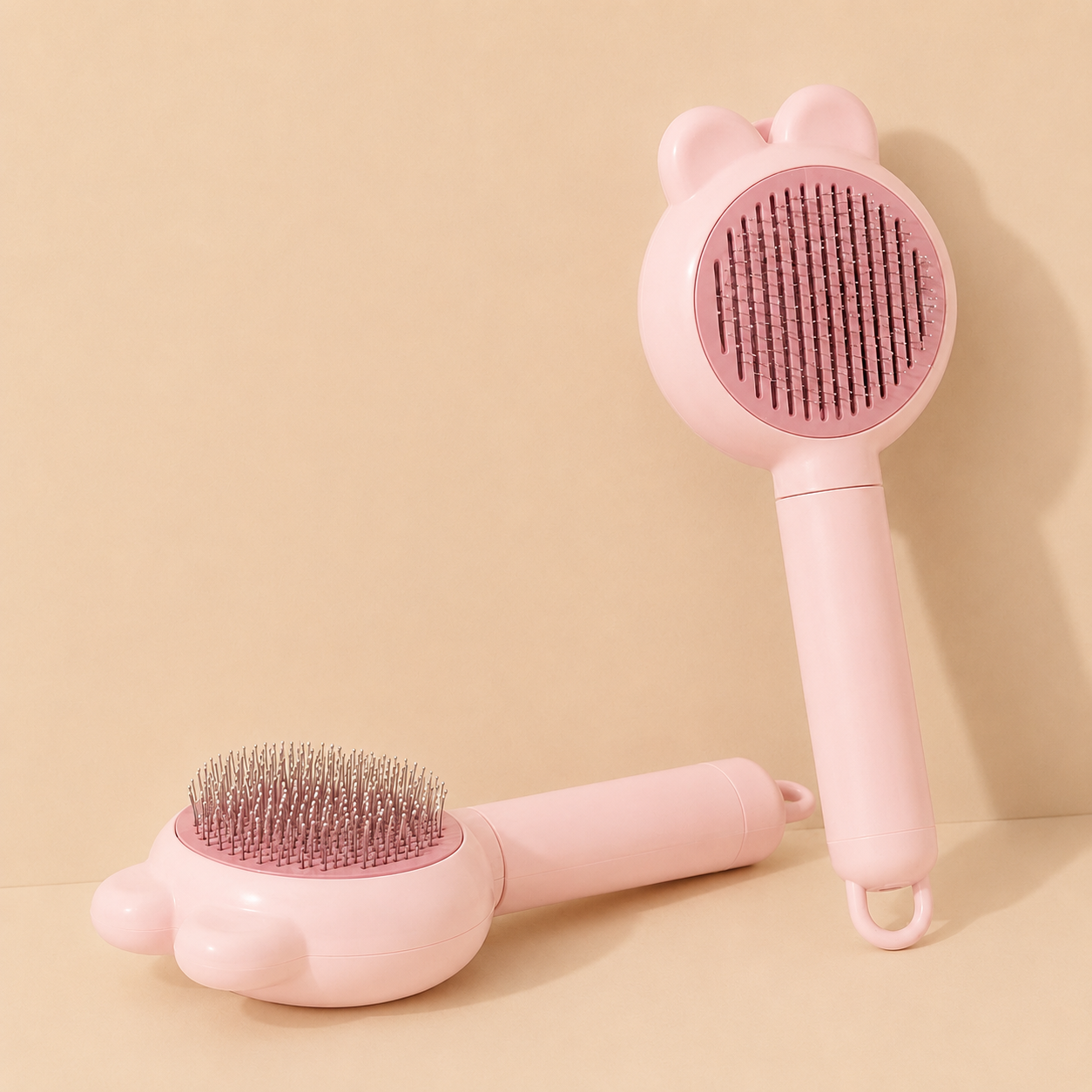 Miauva Cleaning Brush in blush pink with fine stainless pins